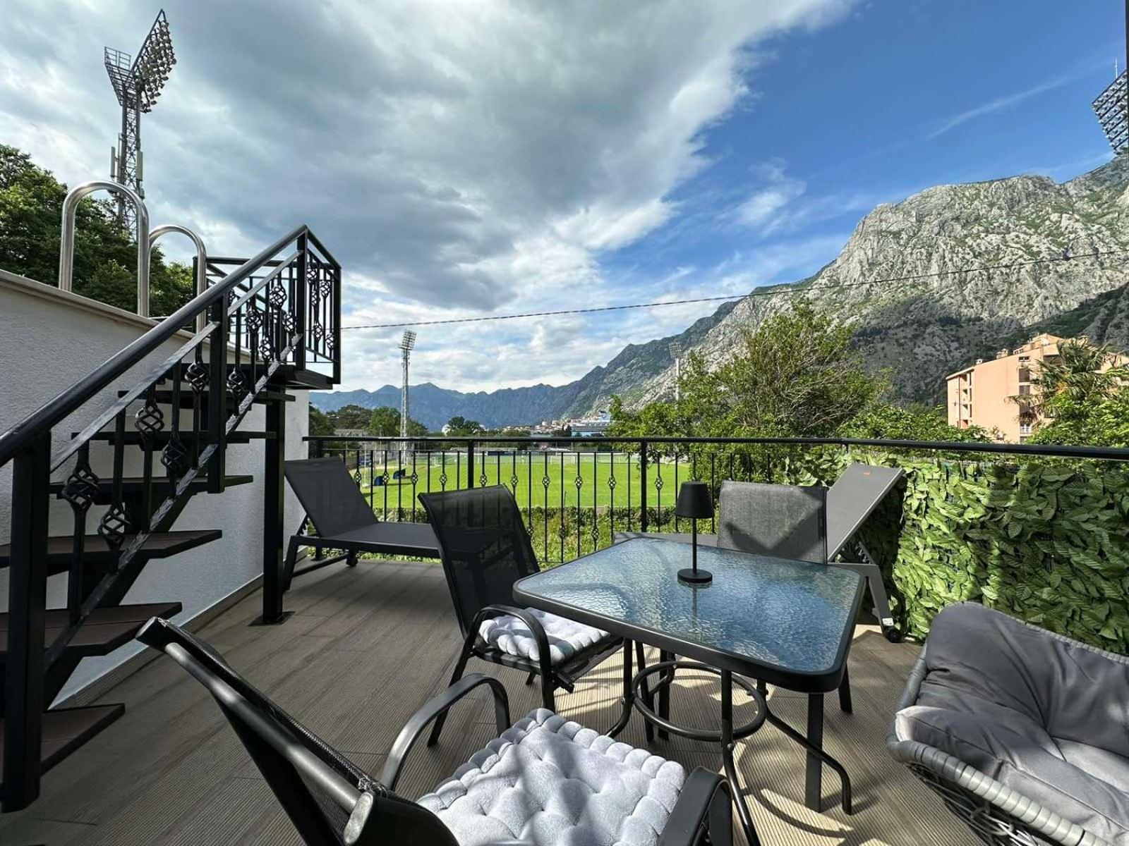 Sunshine Apartment With Private Pool And Parking Kotor Extérieur photo
